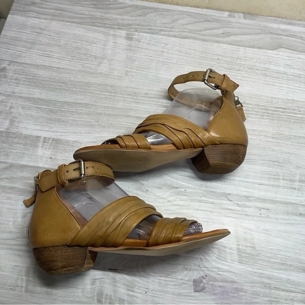 Miz Mooz Cassie Brown Tan Leather Strappy Buckle Sandal Women’s size EU 38